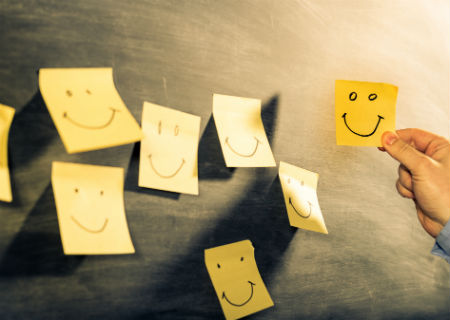 Smliey face post its